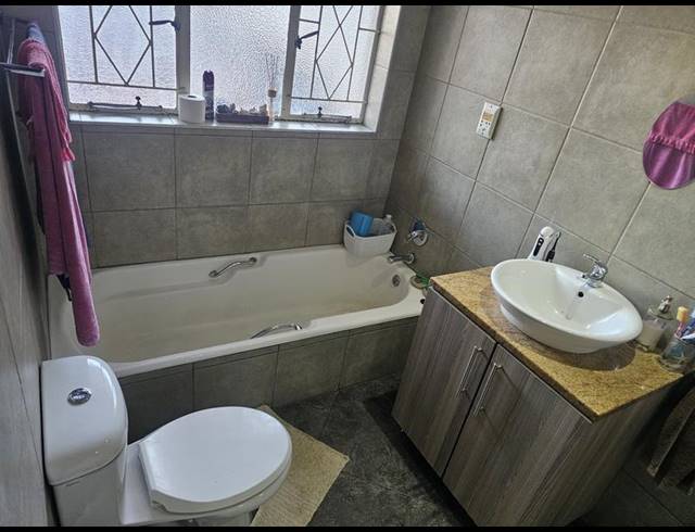 2 BEDROOM PROPERTY TO RENT IN KENSINGTON